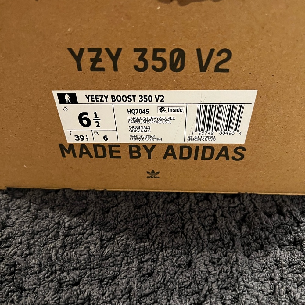 Yeezy - Picture 2 of 5